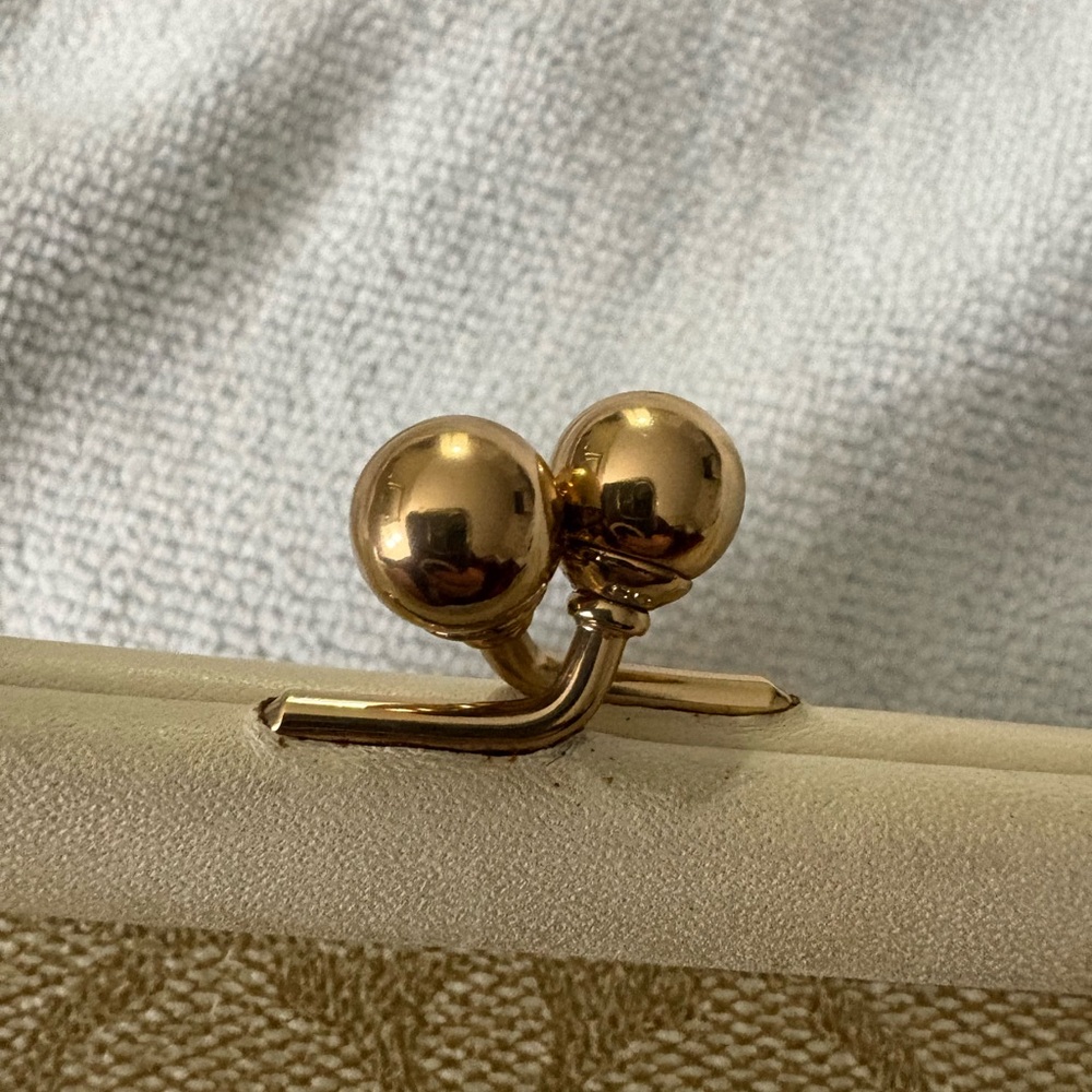 Coach Beige Nora Kiss lock Card/ Coin-case Signature Canvas - Picture 9 of 9